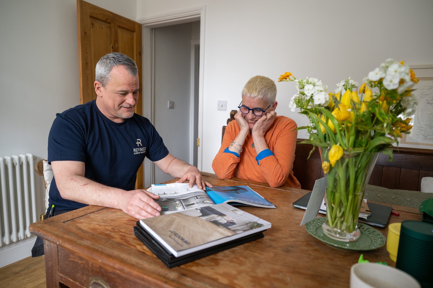 A fitter going through brochures with a customer